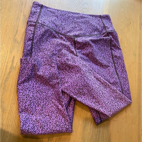 SOLD! Nike Dri Fit Capri Leggings - Picture 3 of 6